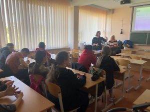 baziniai-savizudybiu-prevencijos-mokymai-plunges-technologiju-ir-verslo-mokykloje