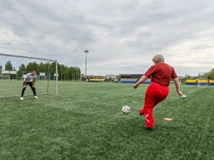 futbolas-vaiksciojat-vyresnio-amziaus-zmonems