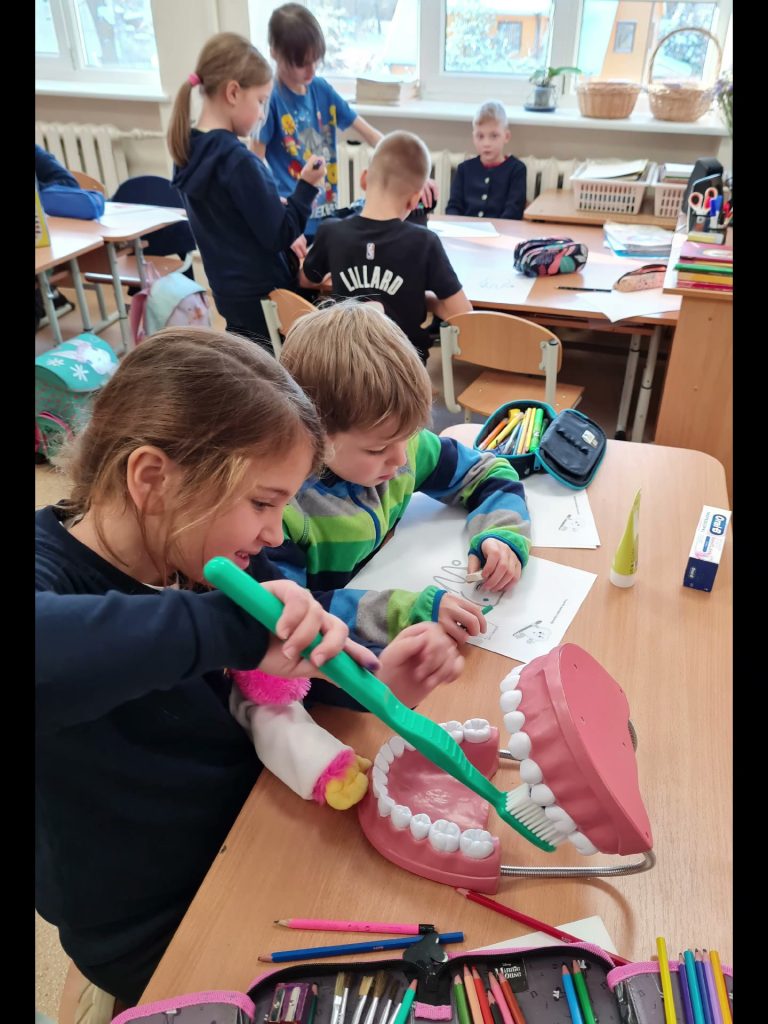 pamokeles-–-praktiniai-uzsiemimai-,,kaip-taisyklingai-valytis-dantis?‘‘