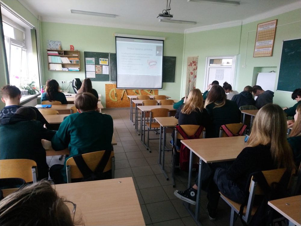 radviliskio-lizdeikos-gimnazijos-pirmokai-dalyvavo-nuotolineje-paskaitoje-apie-burnos-higiena